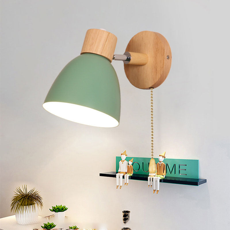 Applique murale moderne avec bras incliné, bois, abat-jour conique