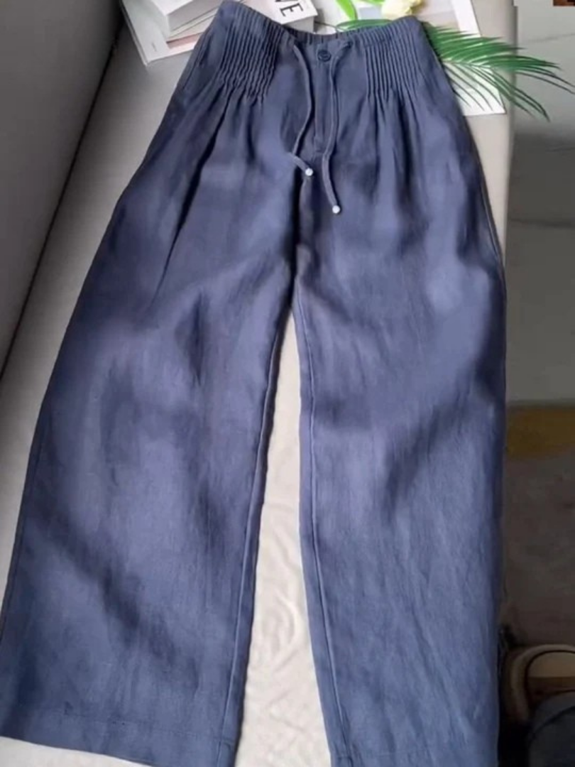 Locker sitzende, weit geschnittene Hose mit weitem Bein