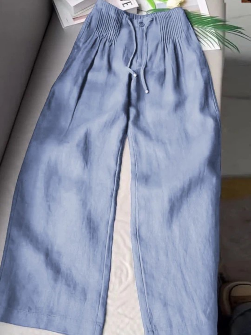 Locker sitzende, weit geschnittene Hose mit weitem Bein
