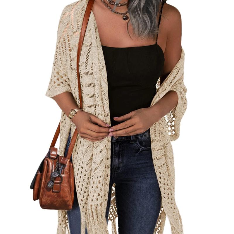 Gemütliche Sommer-Strickjacke mit Ausschnitten und Quasten