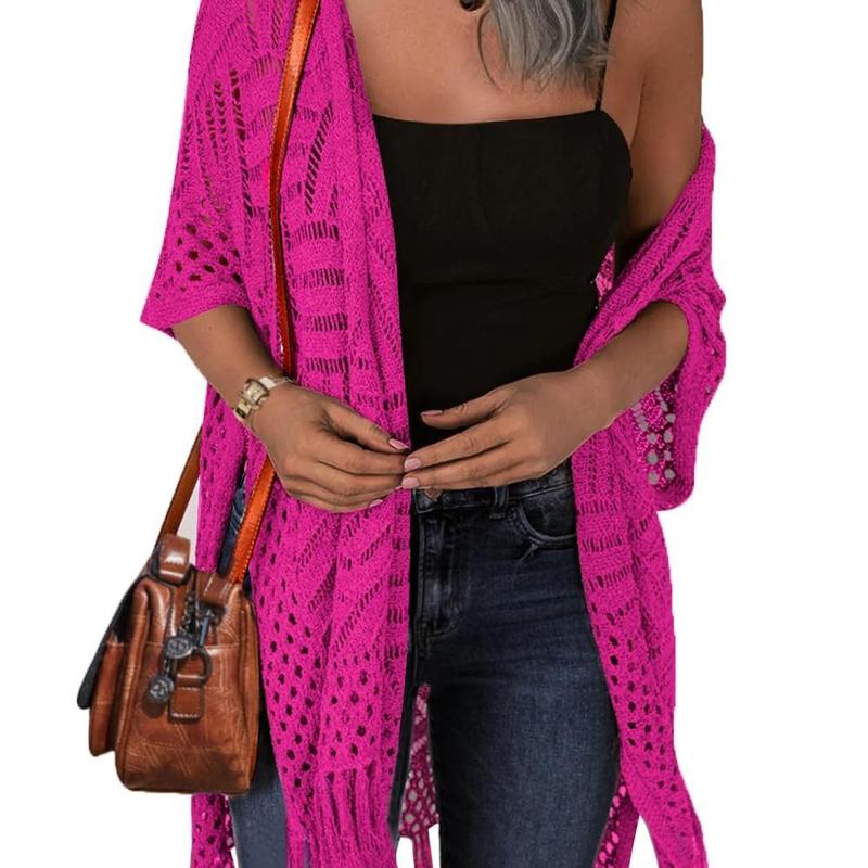 Gemütliche Sommer-Strickjacke mit Ausschnitten und Quasten
