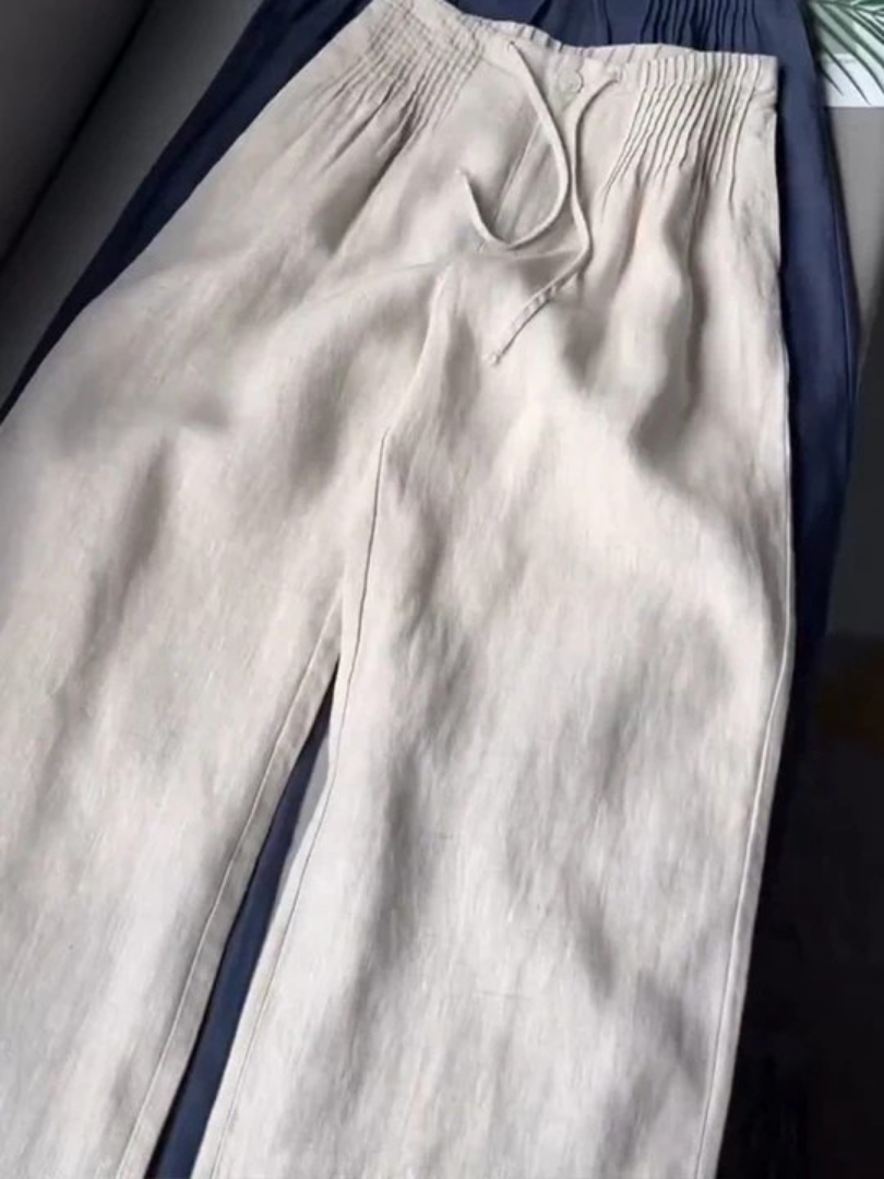 Locker sitzende, weit geschnittene Hose mit weitem Bein