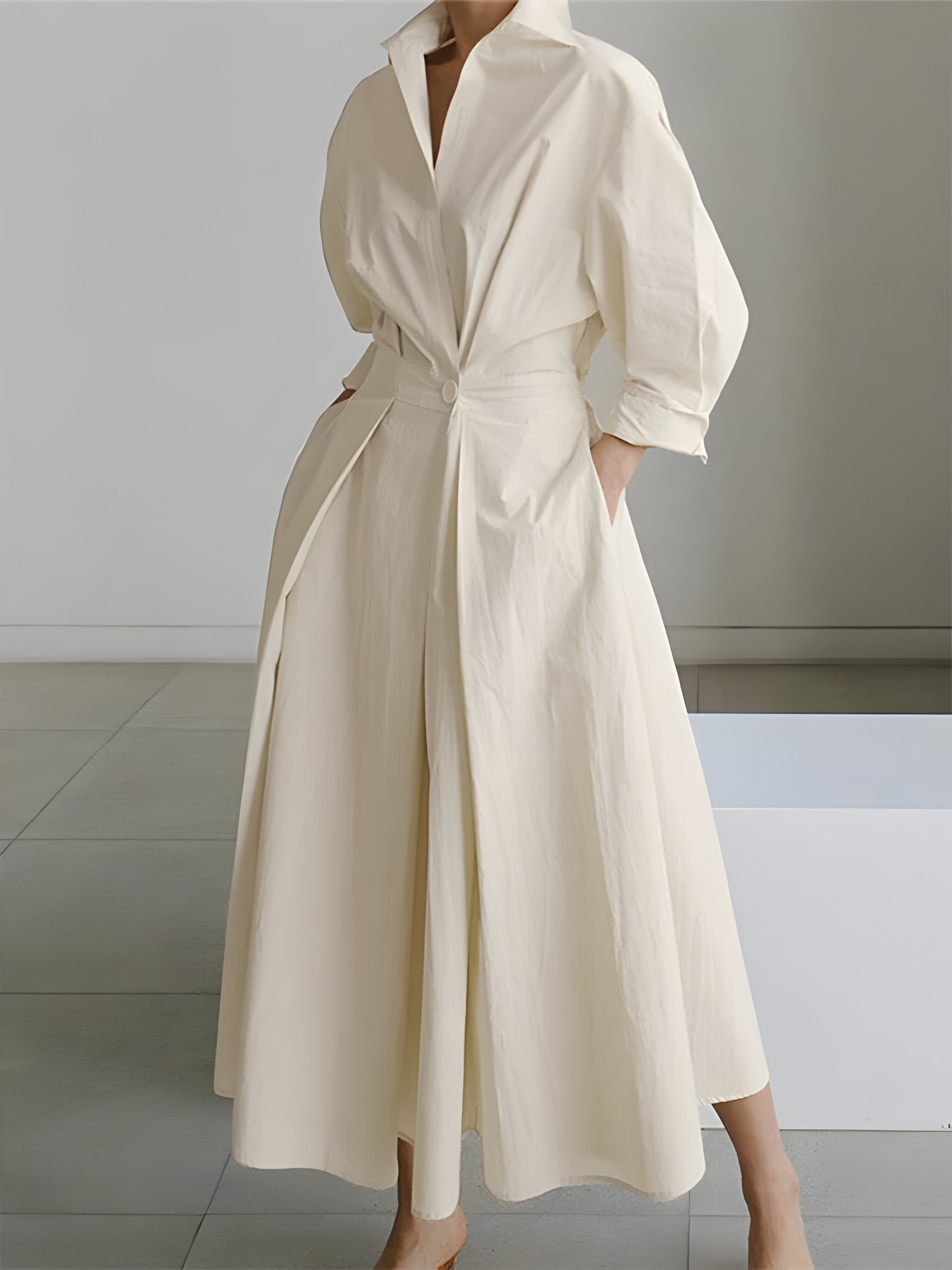 Elegantes langes Damenkleid aus Satin für Abend oder Zeremonie -
