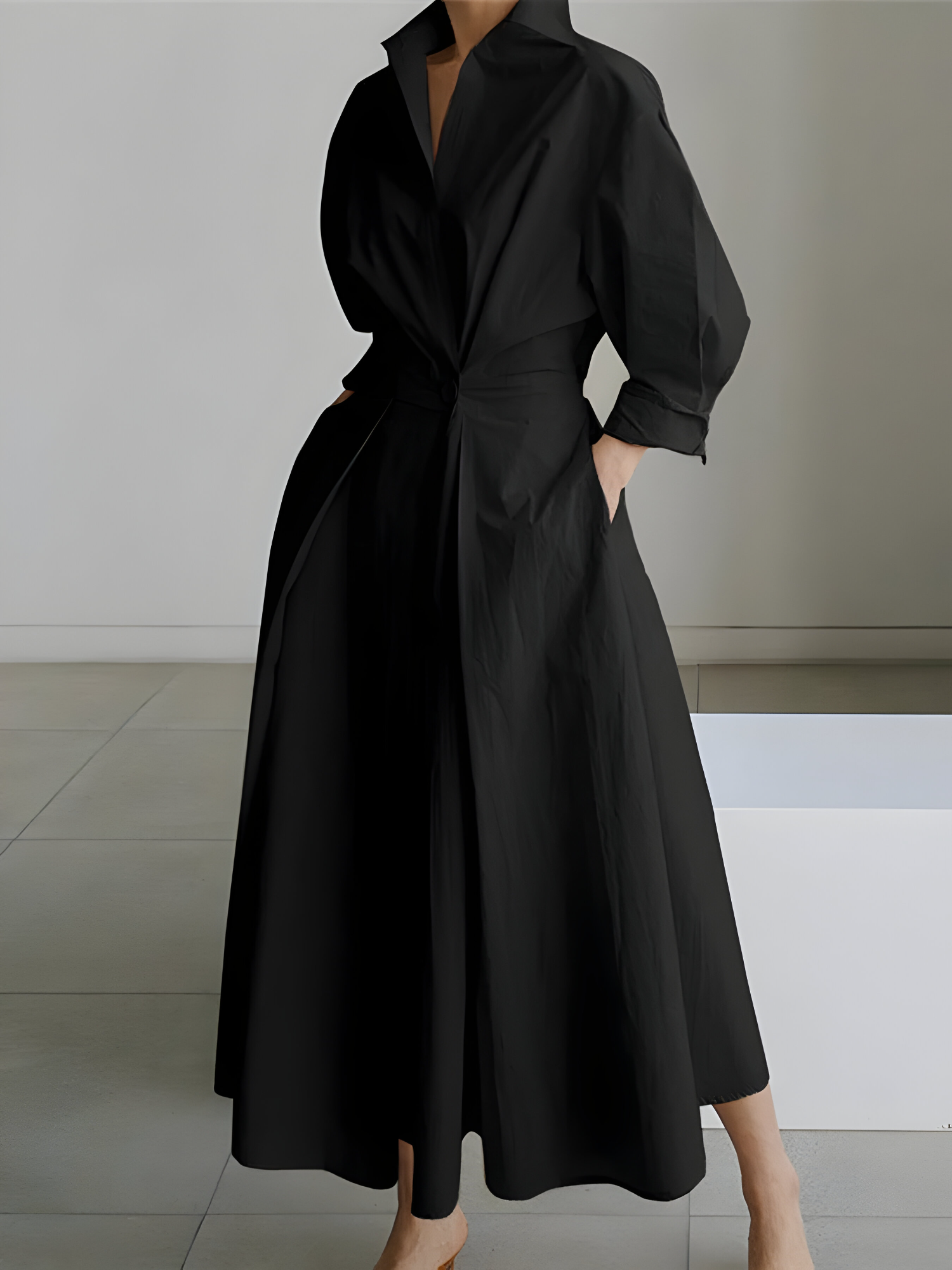 Elegantes langes Damenkleid aus Satin für Abend oder Zeremonie -