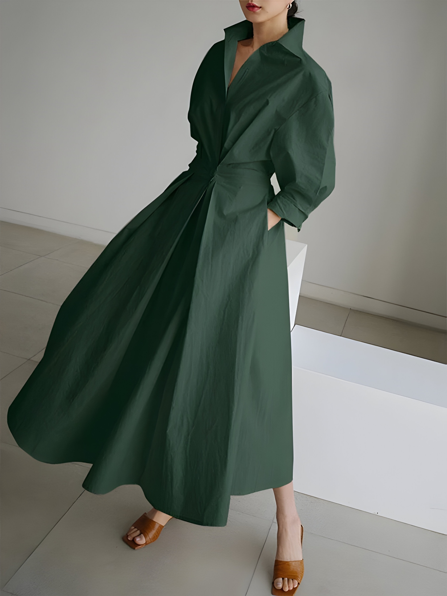 Elegantes langes Damenkleid aus Satin für Abend oder Zeremonie -