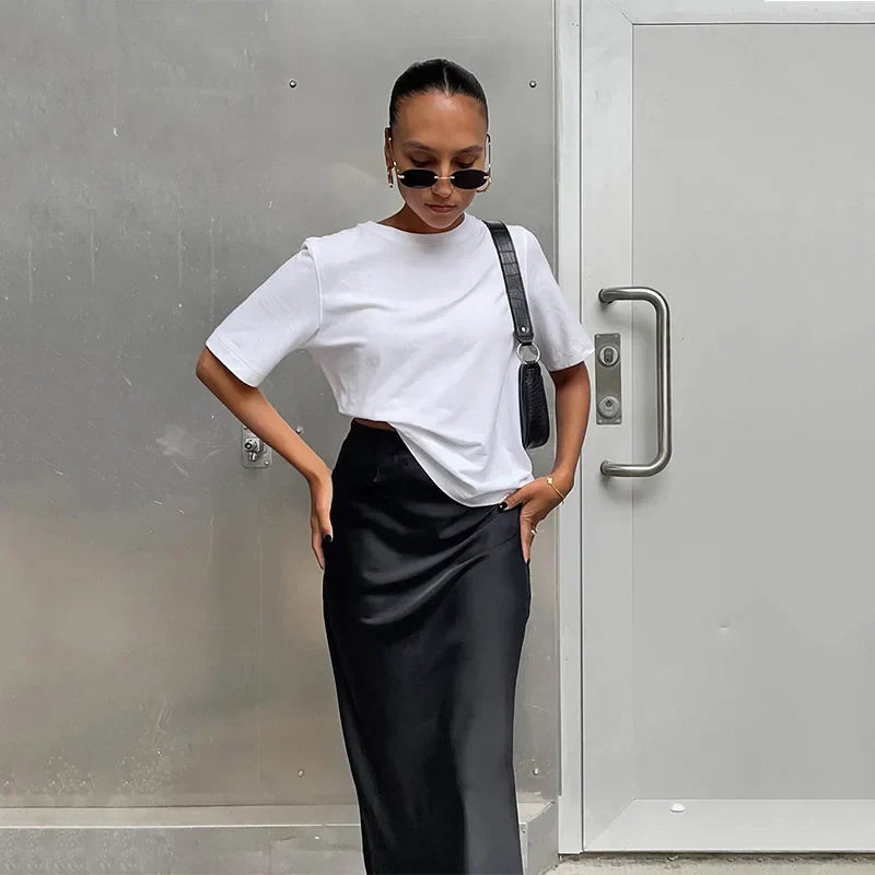 skirts : Emma - Jupe Maxi Élégante en Satin avec Taille Haute in Noir van Seroa