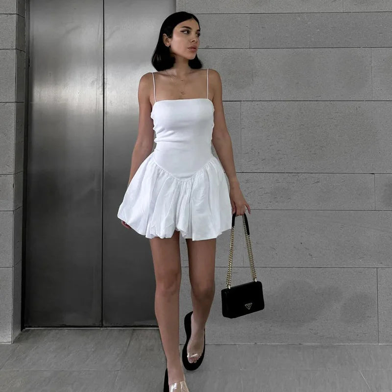 dresses : Elisa - Robe Mini Élégante Sans Manches avec Bretelles Fines in Blanc van Seroa