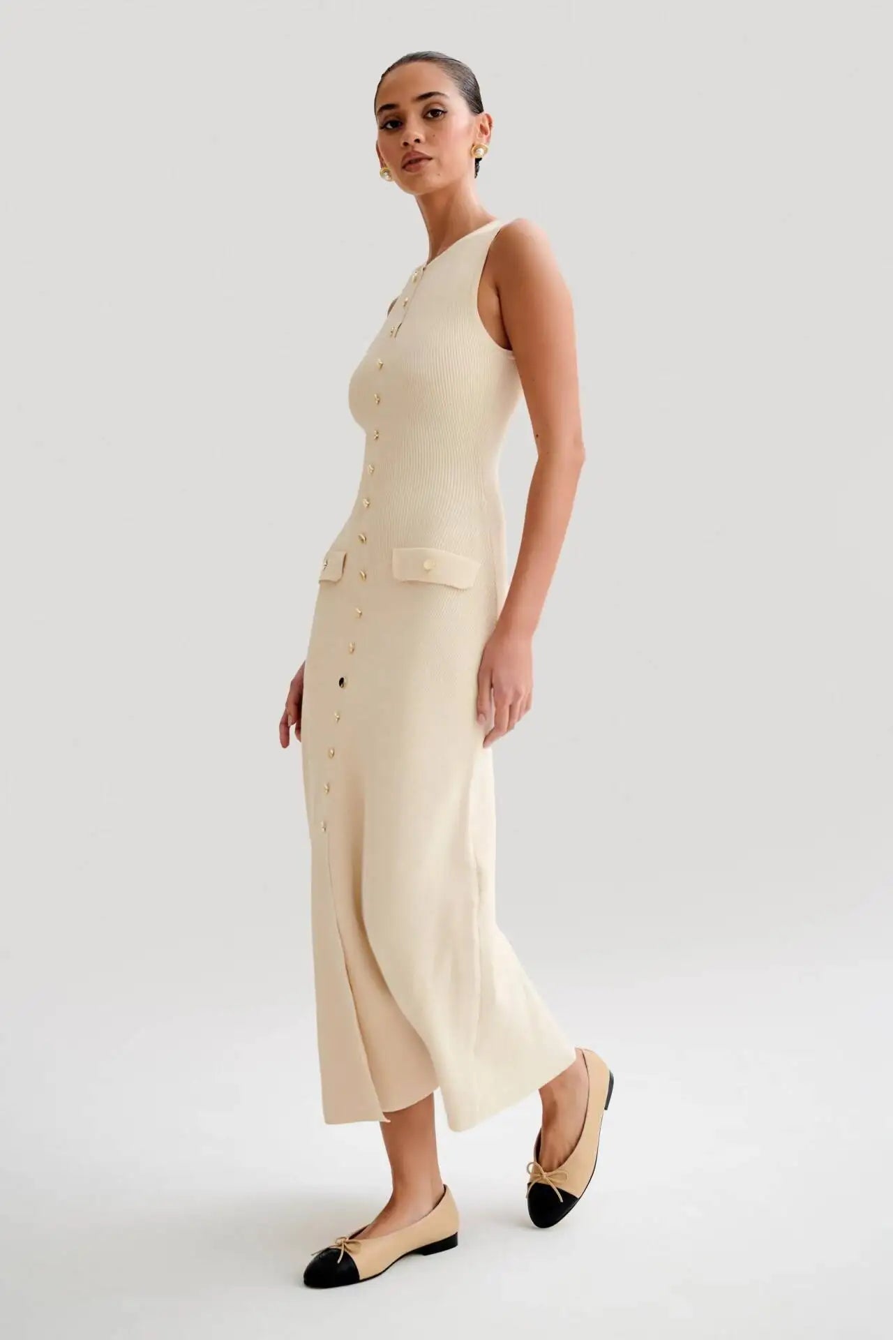 dresses : Sophie - Robe Maxi Élégante Sans Manches avec Boutons et Détails Poches in Abricot van Seroa