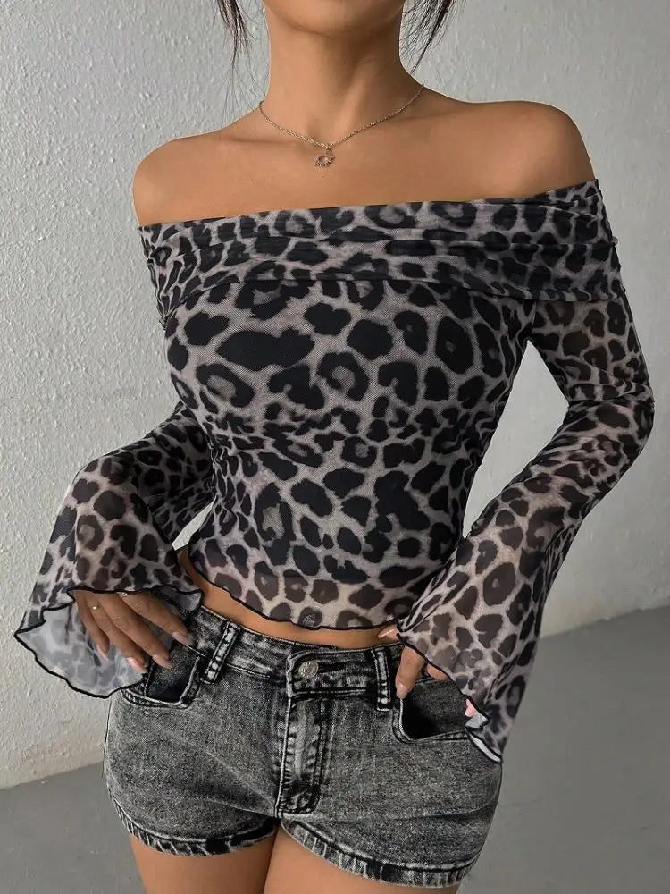 top blouses : Lena - Haut Tendance Épaules Dénudées en Mesh et Manches Fluides in Noir van Seroa