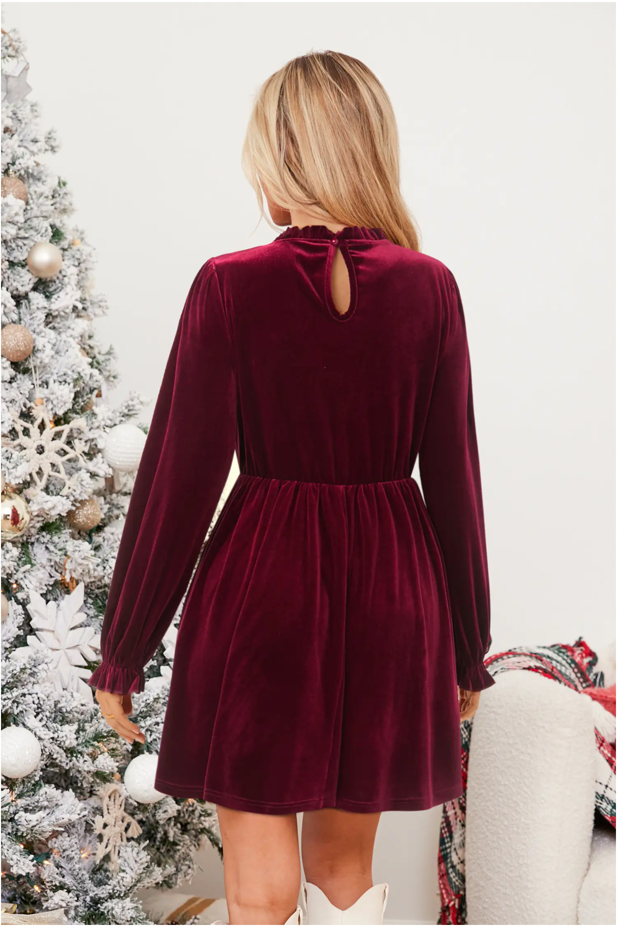 dresses : Isabelle – Robe Élégante en Velours à Manches Longues in van Seroa