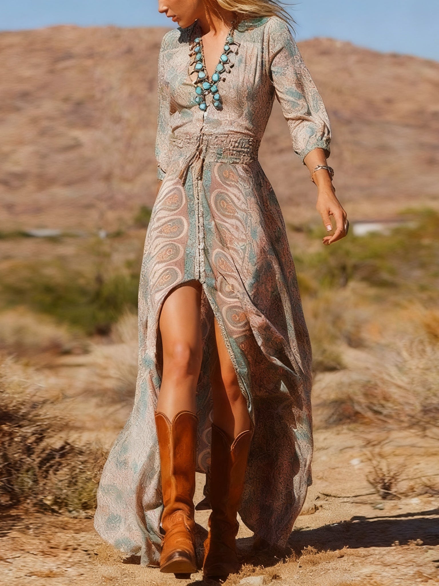 Boho długa sukienka maxi z nadrukiem w stylu western i rozcięciem