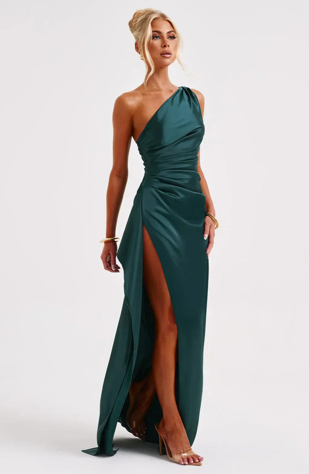 dresses : Valeria – Robe de soirée élégante en satin, asymétrique avec fente haute in van Seroa