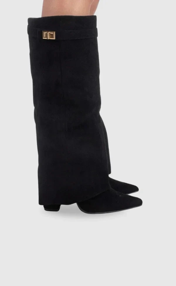 Damenstiefel aus schwarzem Wildleder mit Metallösen - Eleganz & Komfort