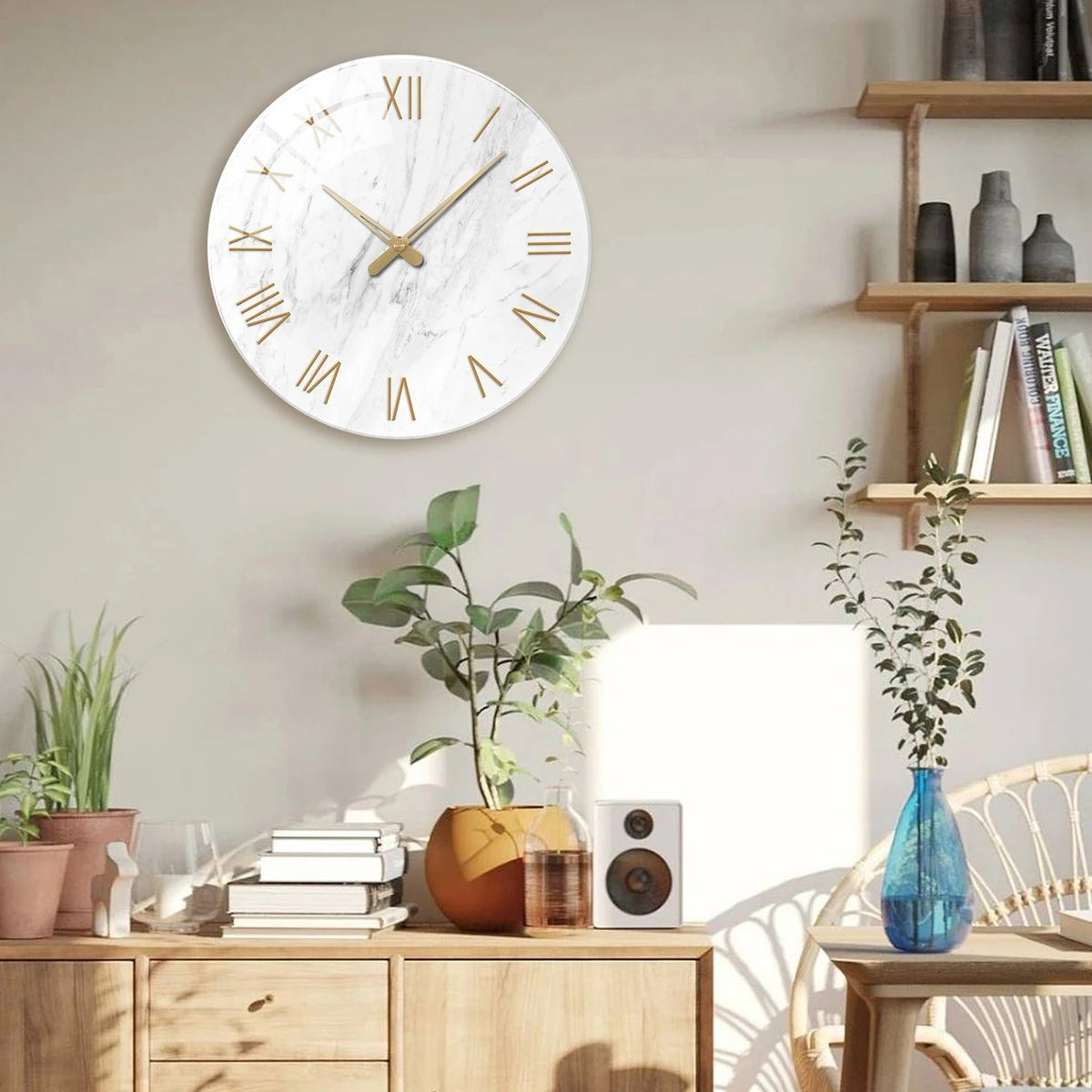 Horloge Murale Effet Marbre – Chiffres Romains Dorés et Élégance Classique