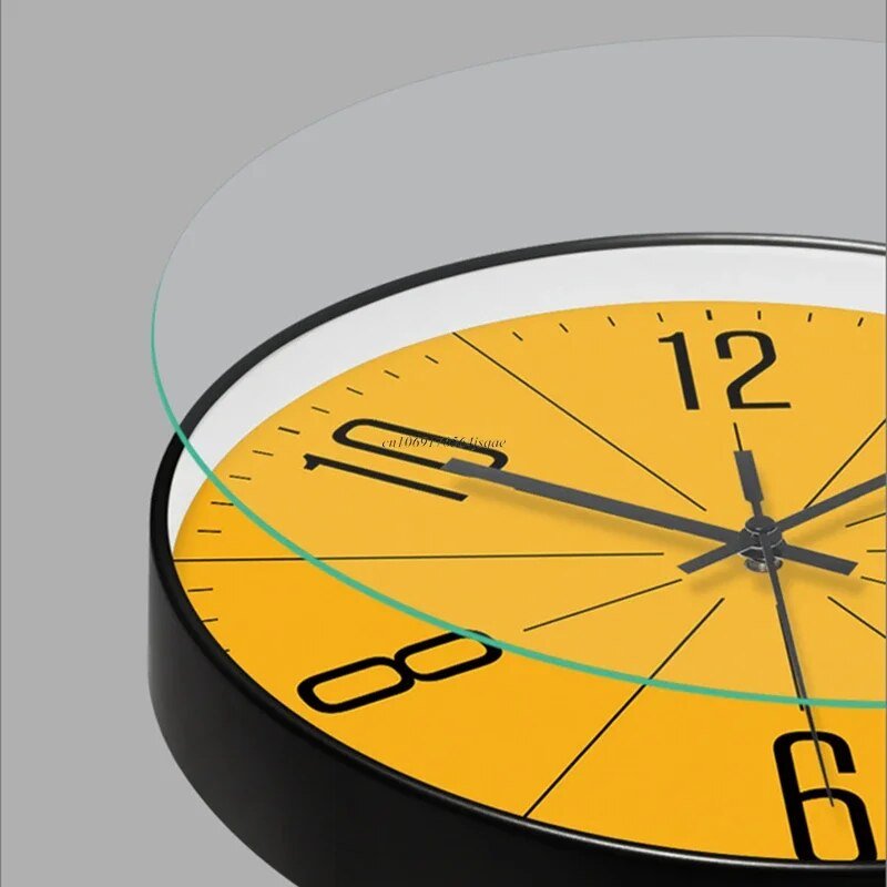 Marcia - Moderne Wanduhr mit schlankem minimalistischen Design