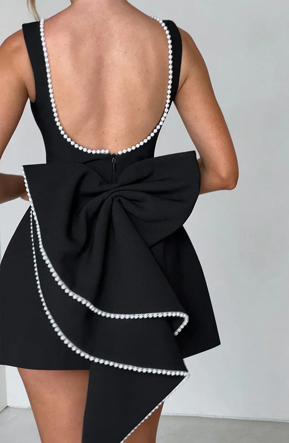 Robe Courte Femme Noire à Nœud Décoratif au Dos - Coton Léger