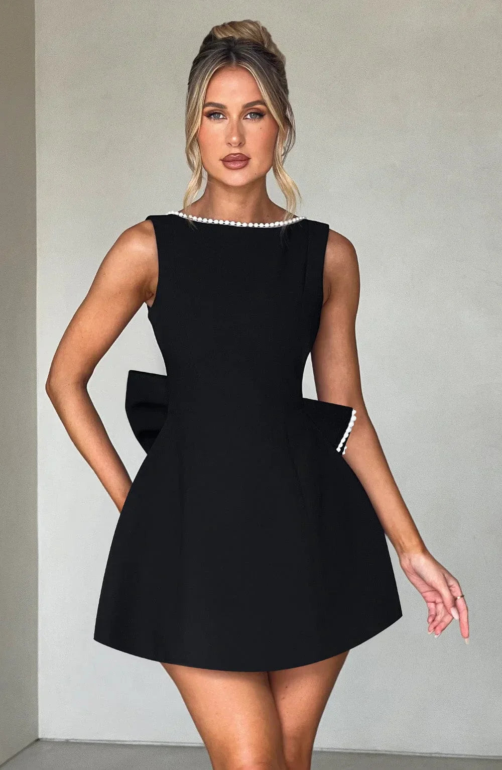 Robe Courte Femme Noire à Nœud Décoratif au Dos - Coton Léger