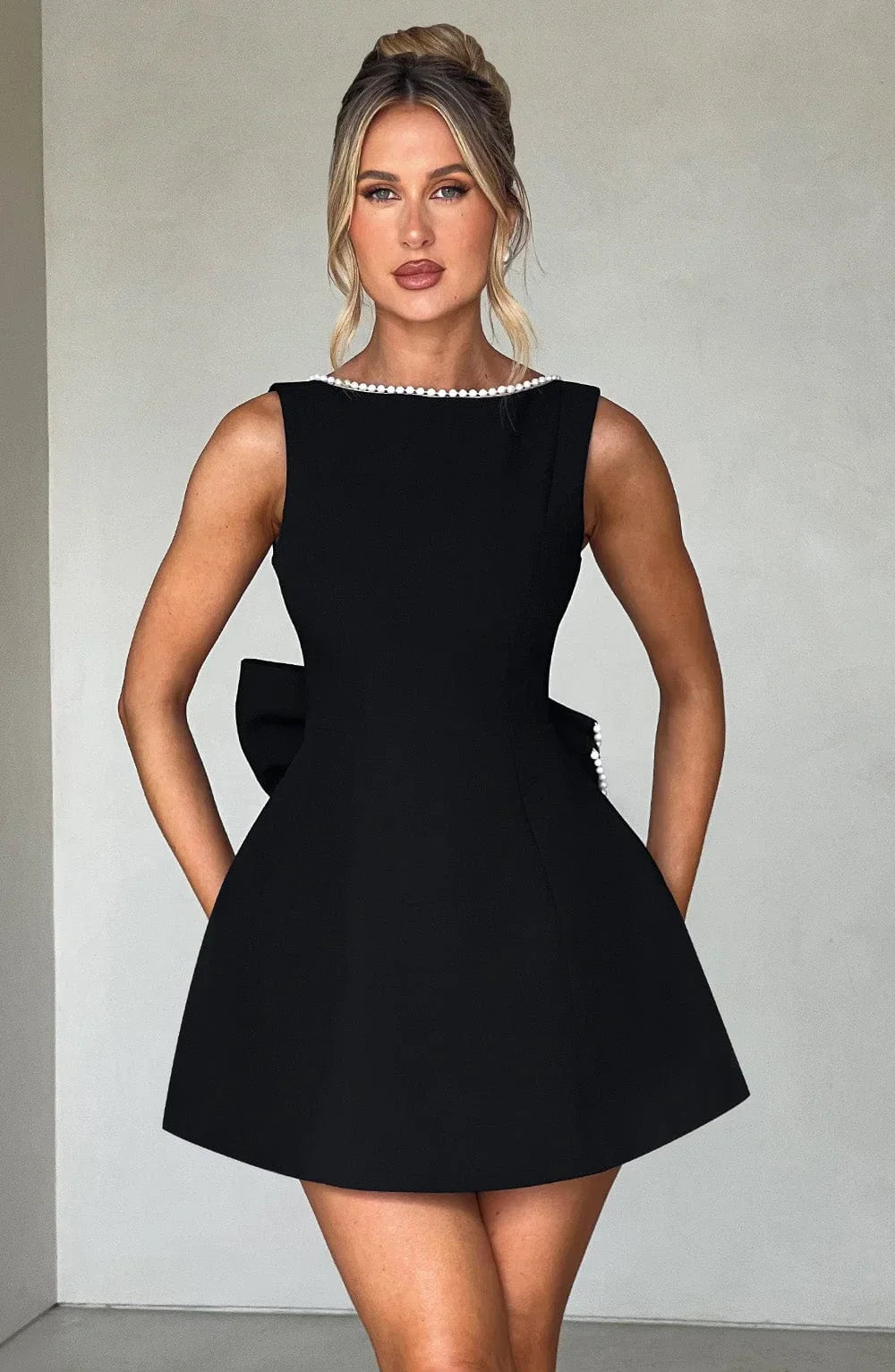 Robe Courte Femme Noire à Nœud Décoratif au Dos - Coton Léger