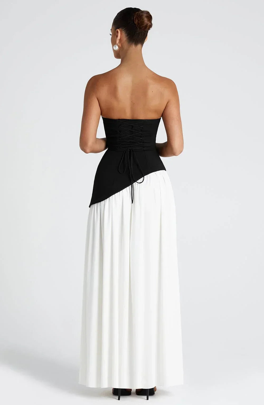 Langes Kleid mit Schlitz für Damen mit Korsett, elegant und modern, für