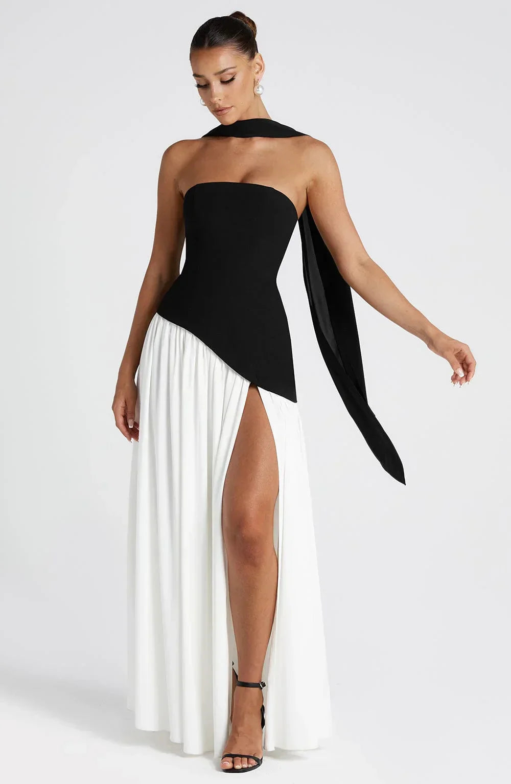 Langes Kleid mit Schlitz für Damen mit Korsett, elegant und modern, für
