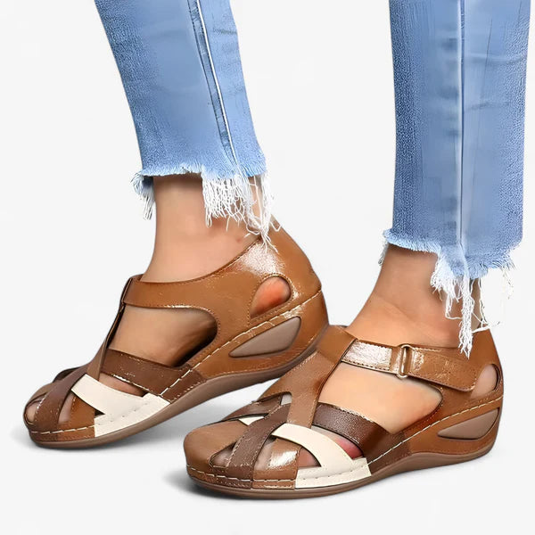 Bequeme Keilsandalen mit mehreren Riemen für angenehmes Tragen