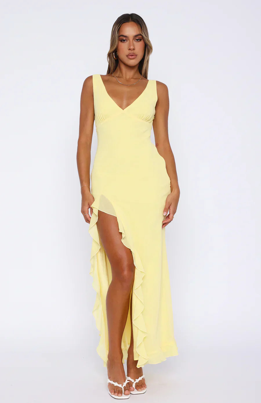 dresses : Sienna – Robe longue de soirée élégante avec volants et fente haute in Jaune van Seroa