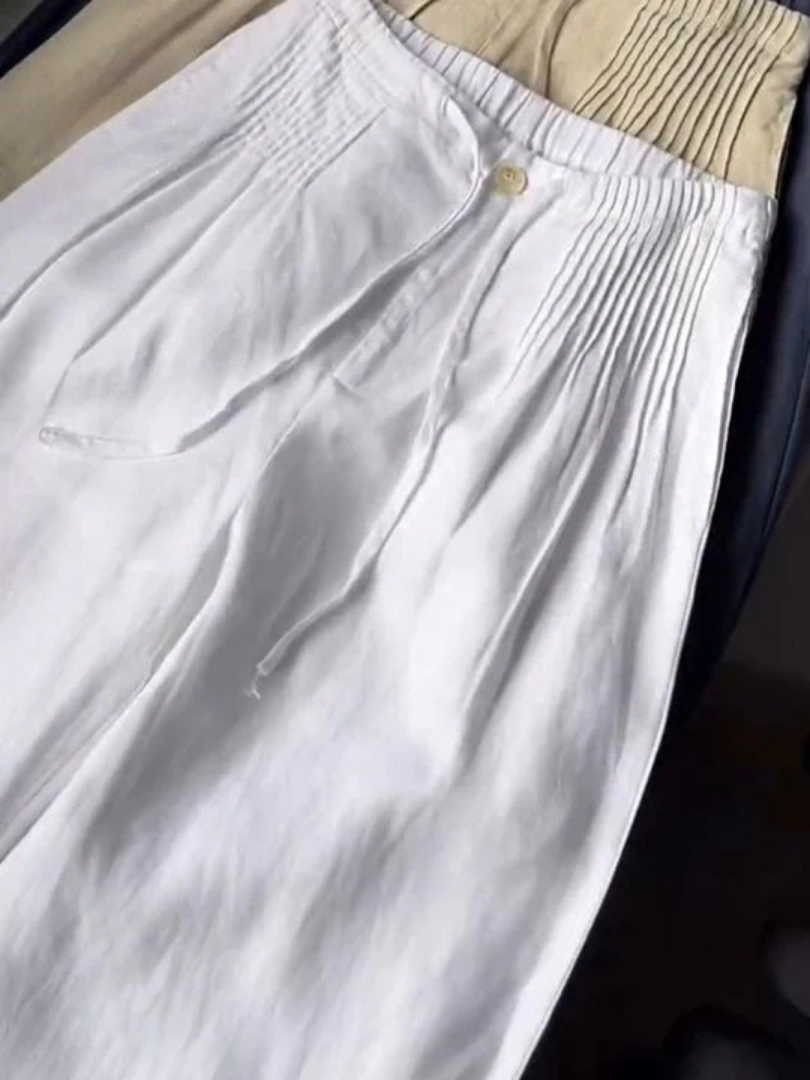 Locker sitzende, weit geschnittene Hose mit weitem Bein