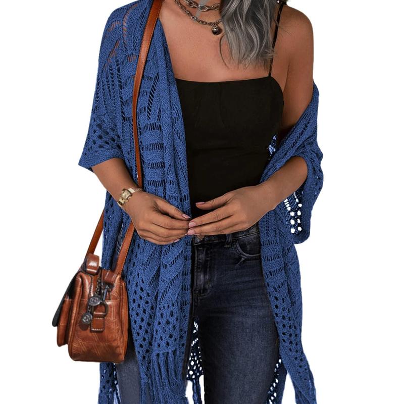 Gemütliche Sommer-Strickjacke mit Ausschnitten und Quasten