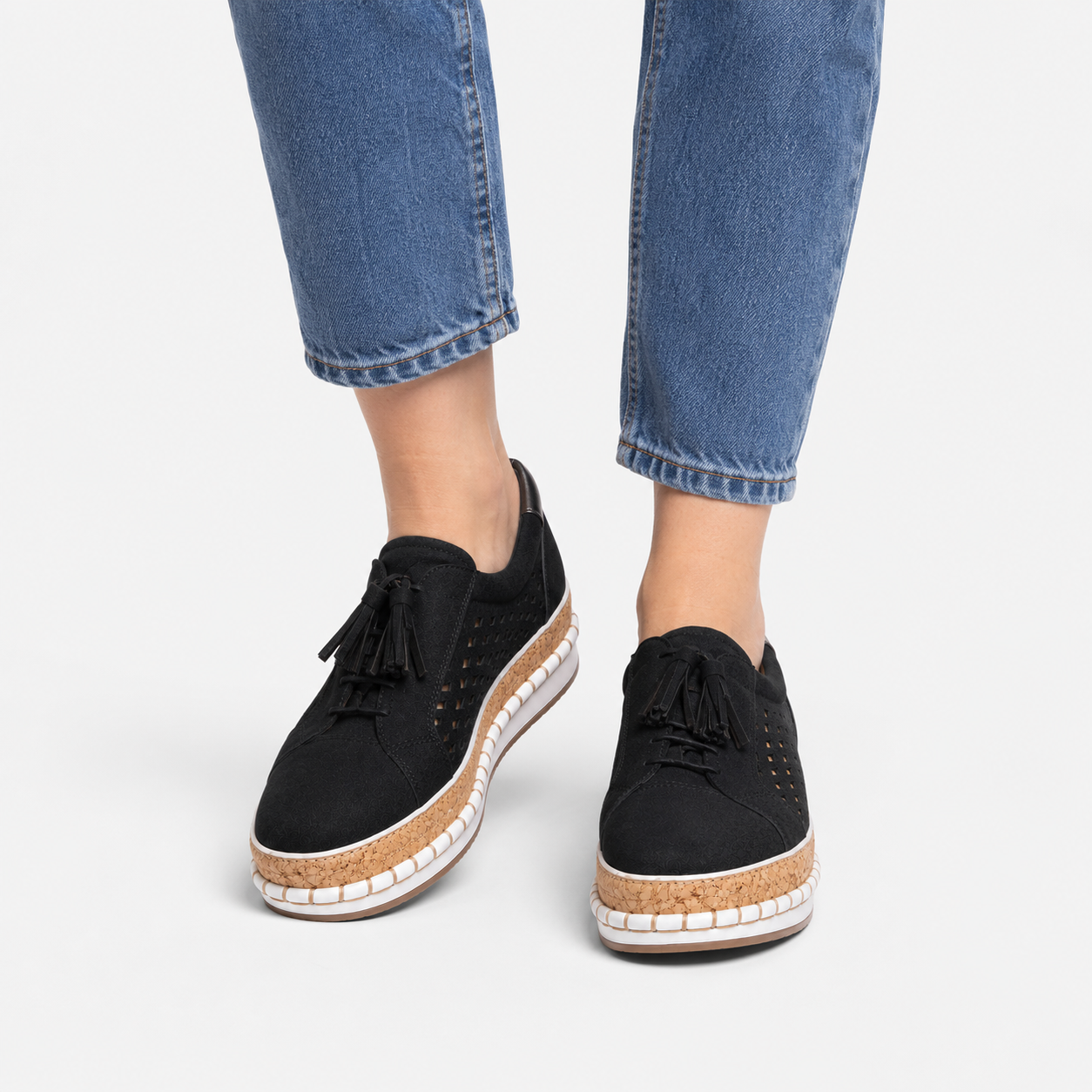 Bequeme und atmungsaktive Damen-Sneaker zum Hineinschlüpfen mit Quasten