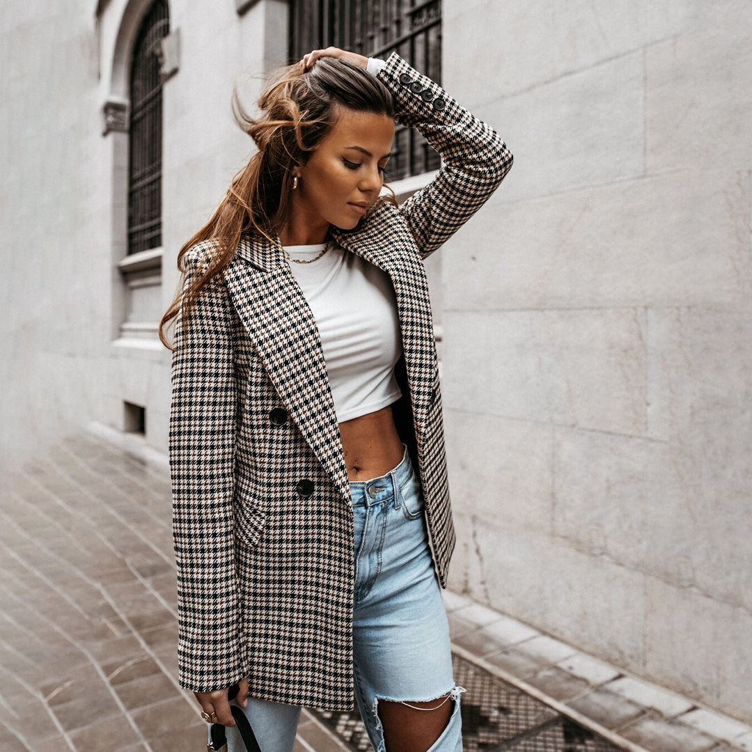 Blazer Noir Femme Élégant et Polyvalent 1