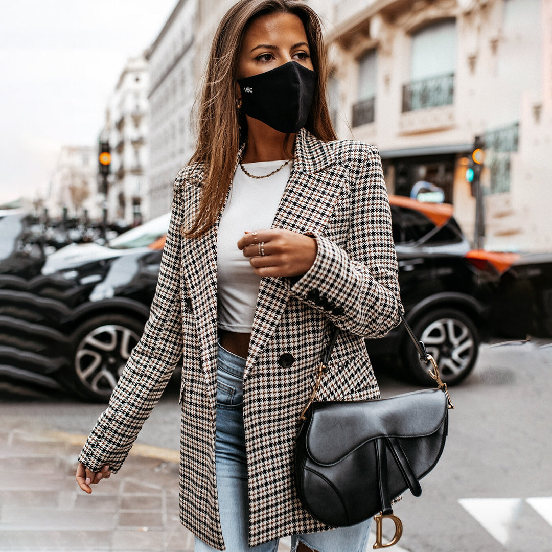 Blazer Noir Femme Élégant et Polyvalent 4