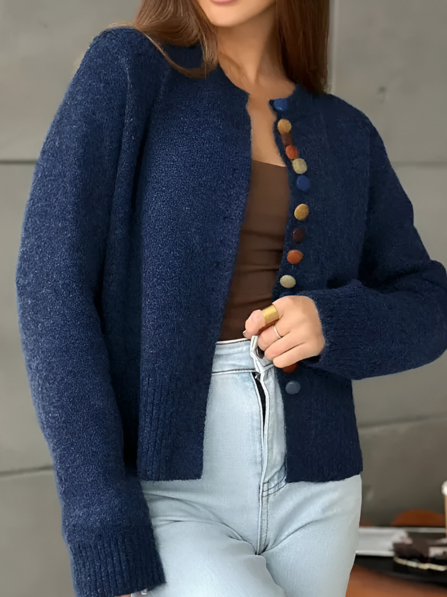 Damenweste mit Knöpfen gestrickt Herbstkollektion