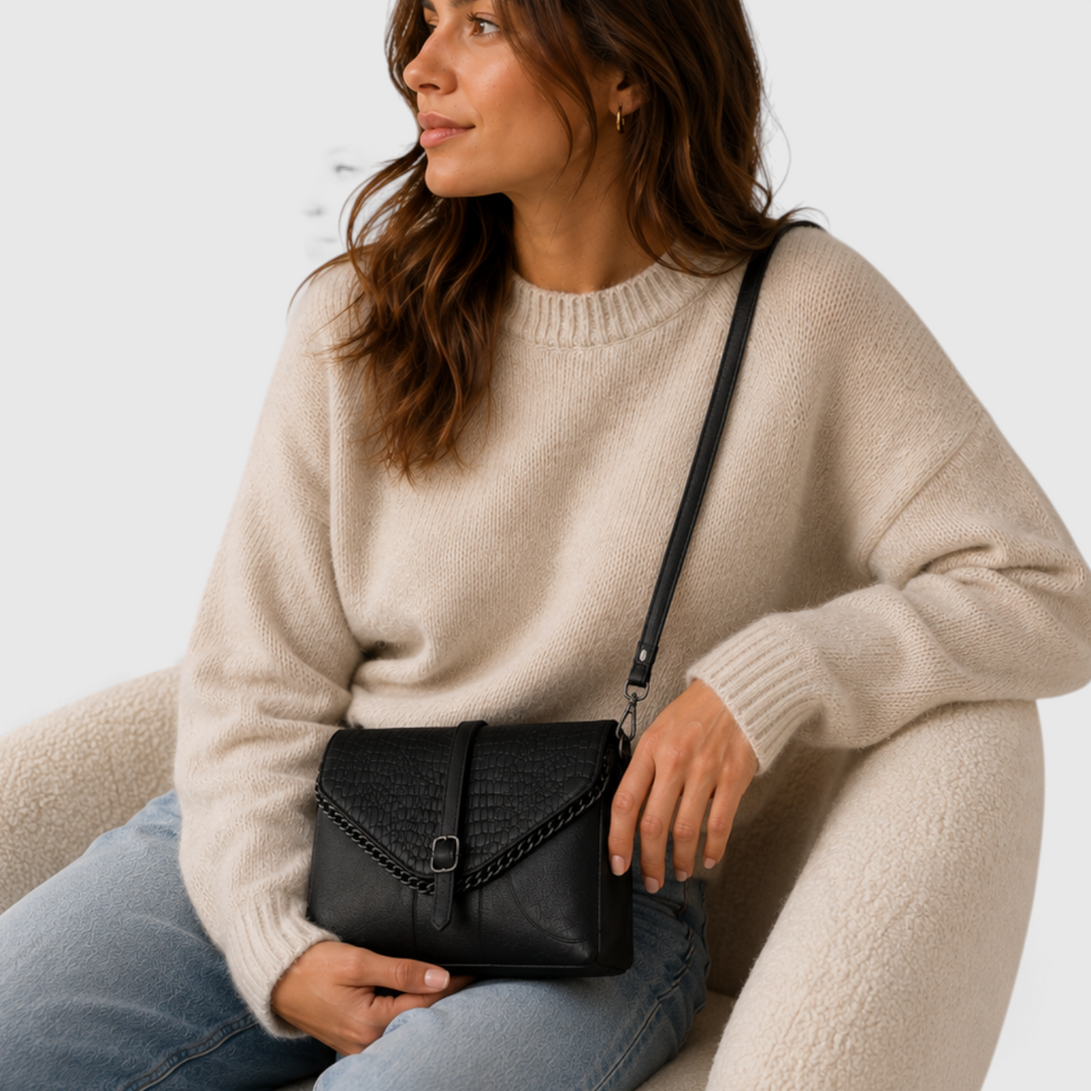 Sac Bandoulière Noir avec Détail Chaîne – Élégant & Polyvalent