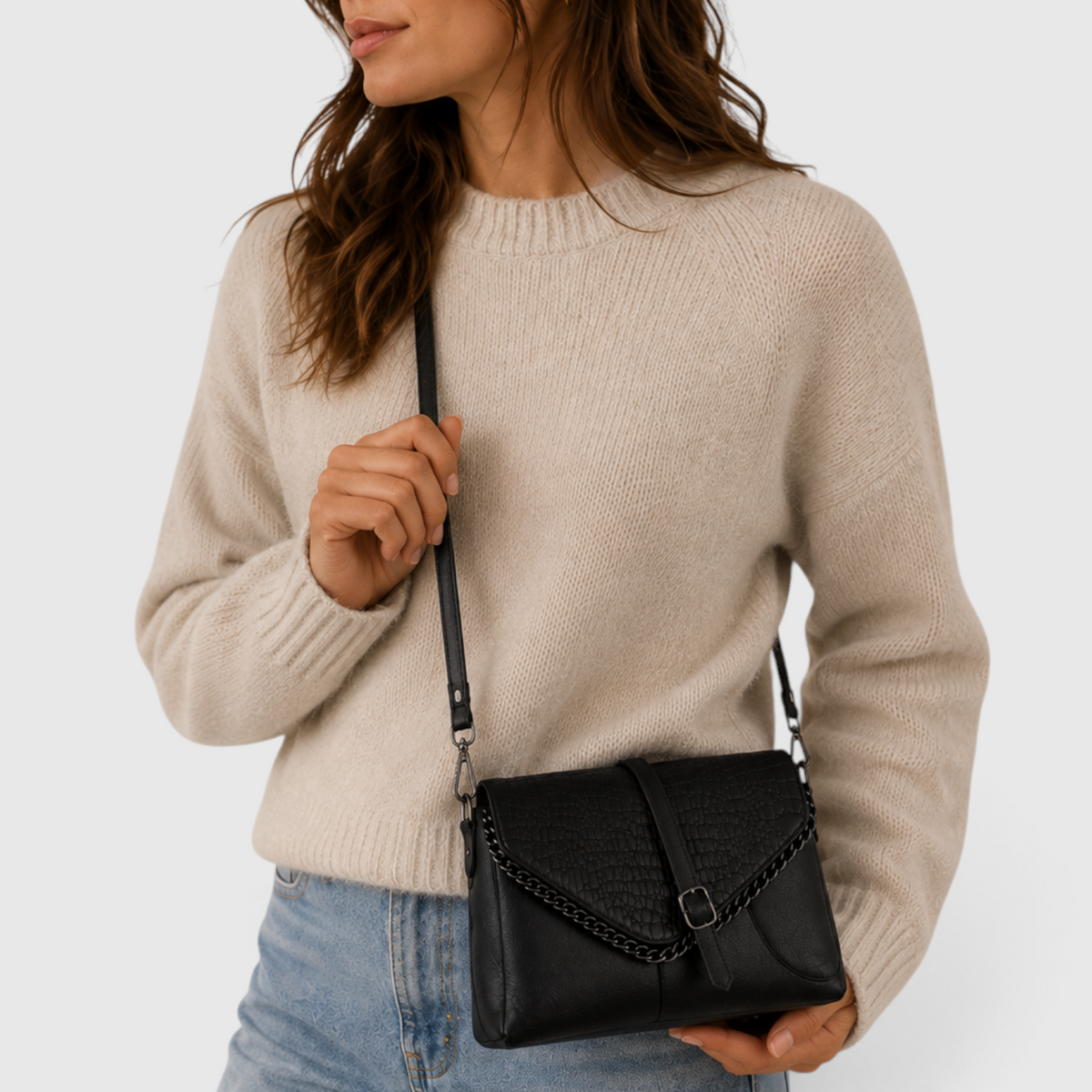 Sac Bandoulière Noir avec Détail Chaîne – Élégant & Polyvalent