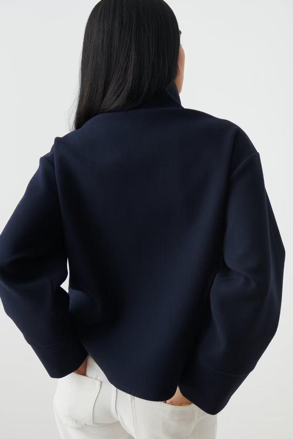 Veste Courte Femme d'Automne avec Col Élégant et Fermeture à Boutons