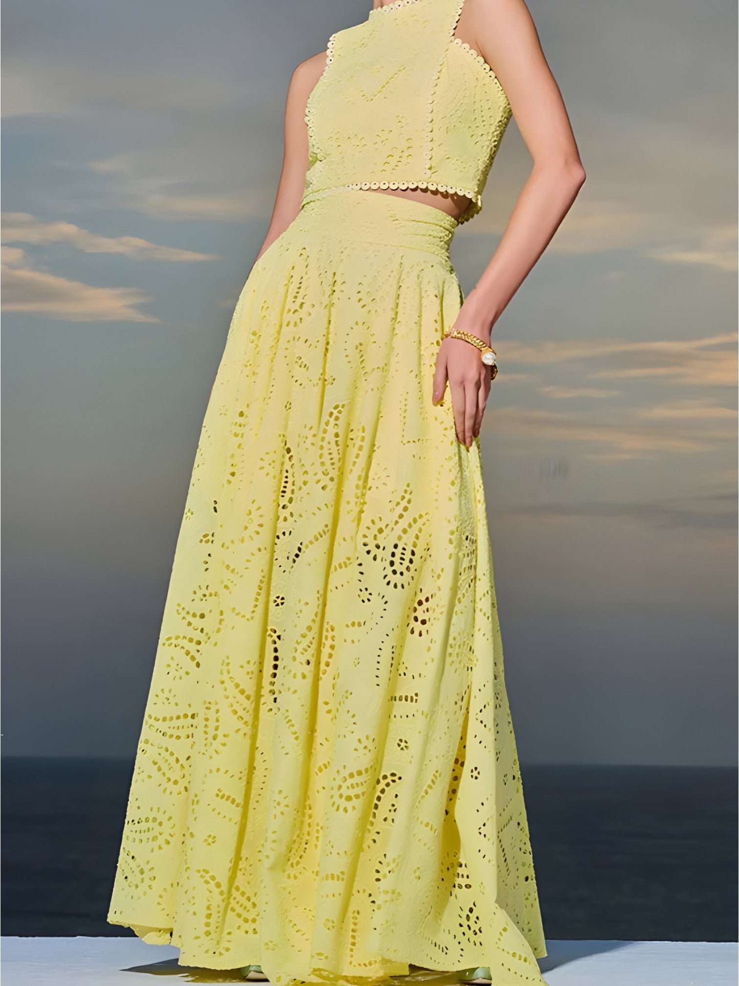 Damen Nachthemd-Set aus schwarzer Spitze und Satin, kurz und fließend, 2-teilig