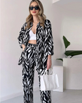 Damen zweiteiliges Set mit Oversize-Hemd und fließender weißer Hose