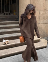 Set femei tricot cu guler în V și fustă evazată, look casual