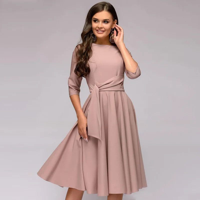 dresses : Mia - Robe mi-Longue élégante avec Ceinture et coupe Fluide in Kaki van Seroa