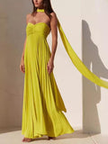 Schlichtes elegantes Trägerkleid mit Falten und Band