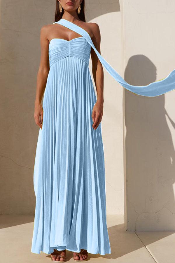 Schlichtes elegantes Trägerkleid mit Falten und Band