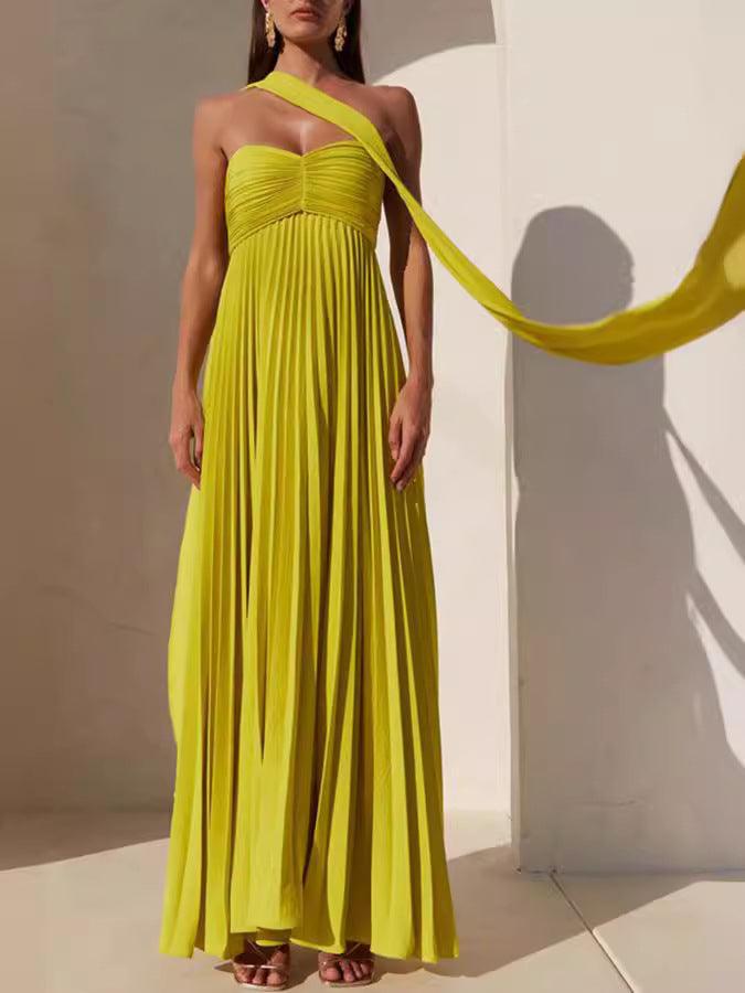 Schlichtes elegantes Trägerkleid mit Falten und Band