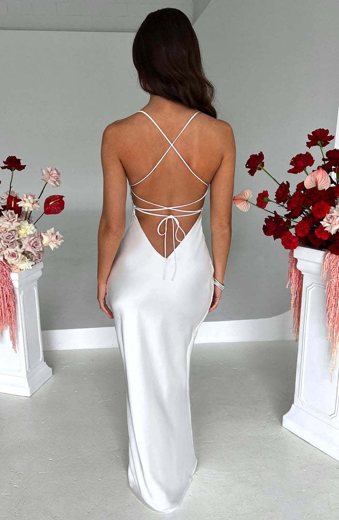 Robe Longue Femme Élégante en Satin Noir 4