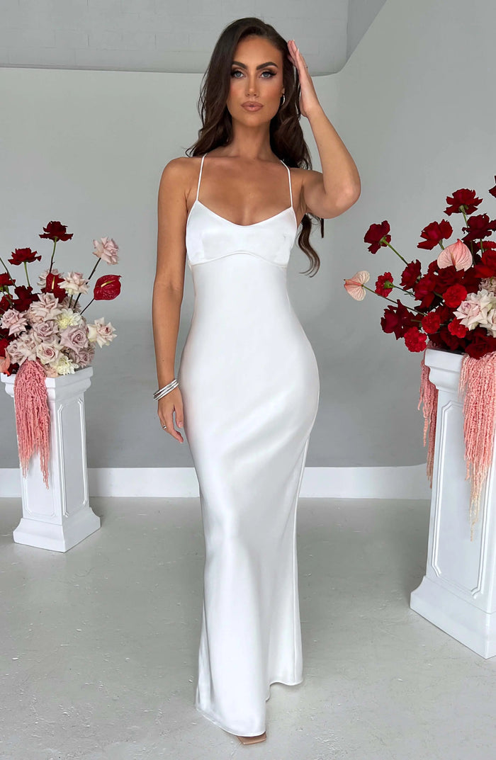 Robe Longue Femme Élégante en Satin Noir 8