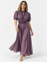 Langes Damenkleid aus Polyester und Spandex mit Spitze und geraffter Taille  