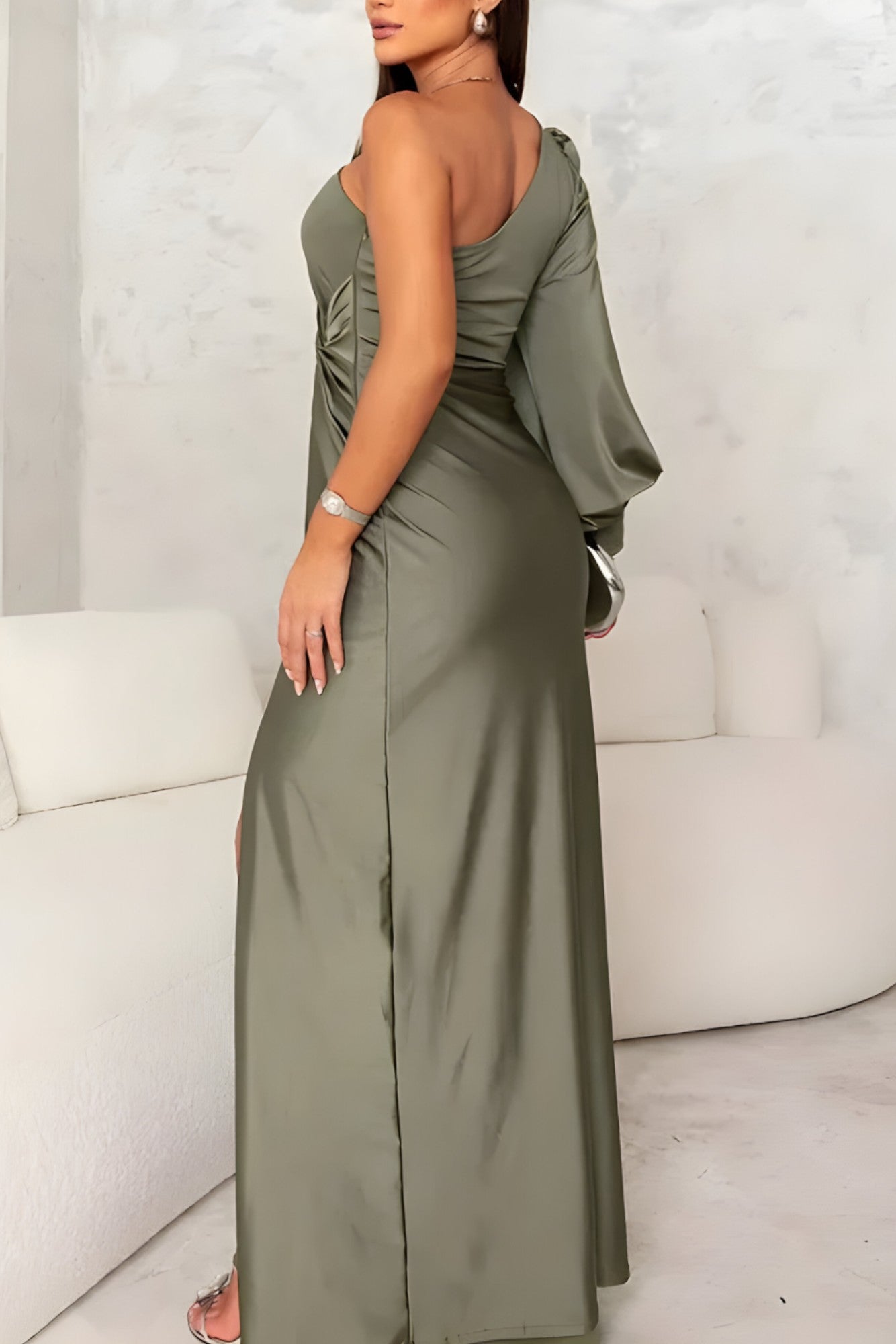 Langes elegantes Abendkleid aus smaragdgrünem Samt für Damen