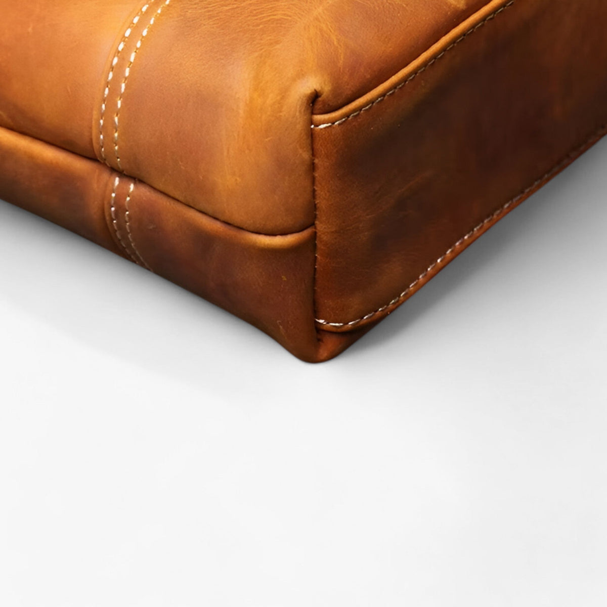 Sac Messenger Bandoulière en Cuir Intemporel et Robuste