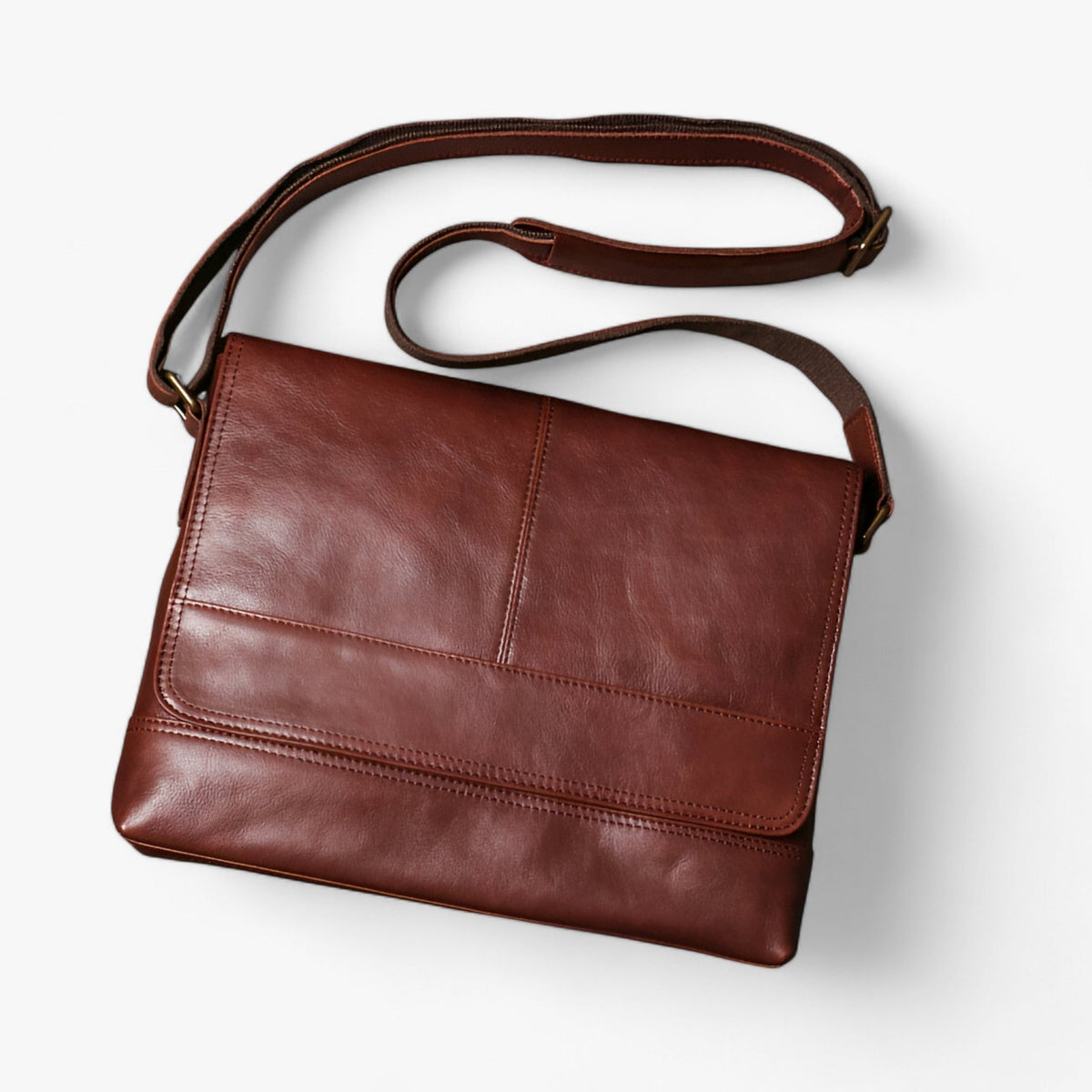 Sac Messenger Bandoulière en Cuir Intemporel et Robuste