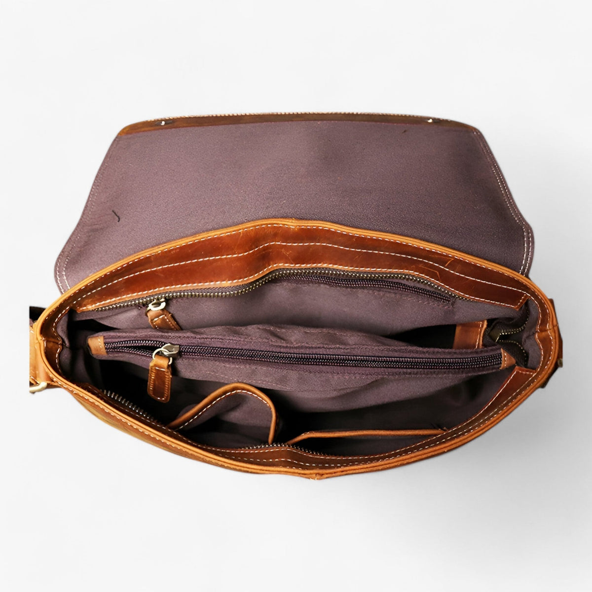 Sac Messenger Bandoulière en Cuir Intemporel et Robuste