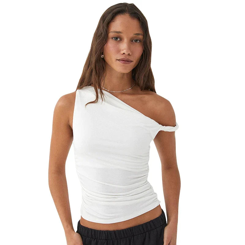 top blouses : Isabelle - Haut Élégant Asymétrique avec Détails Drapés in Blanc van Seroa